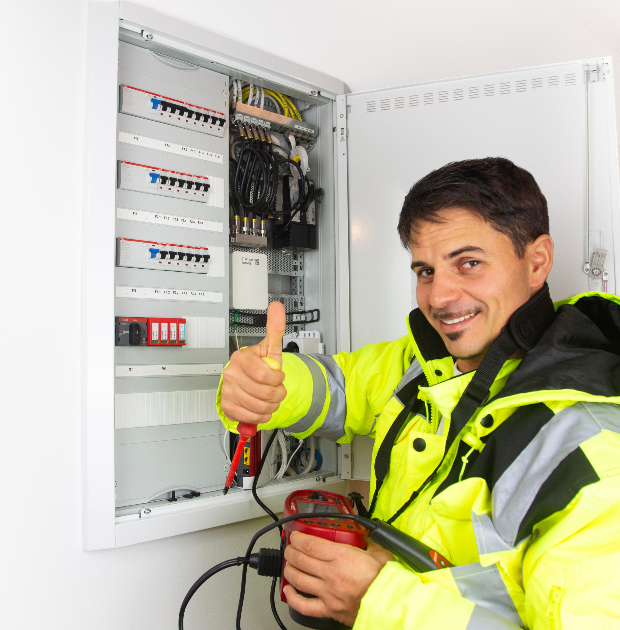 Julien - Électricien